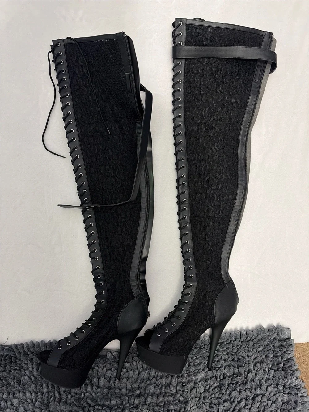 PLEASER DELIGHT Women's 6